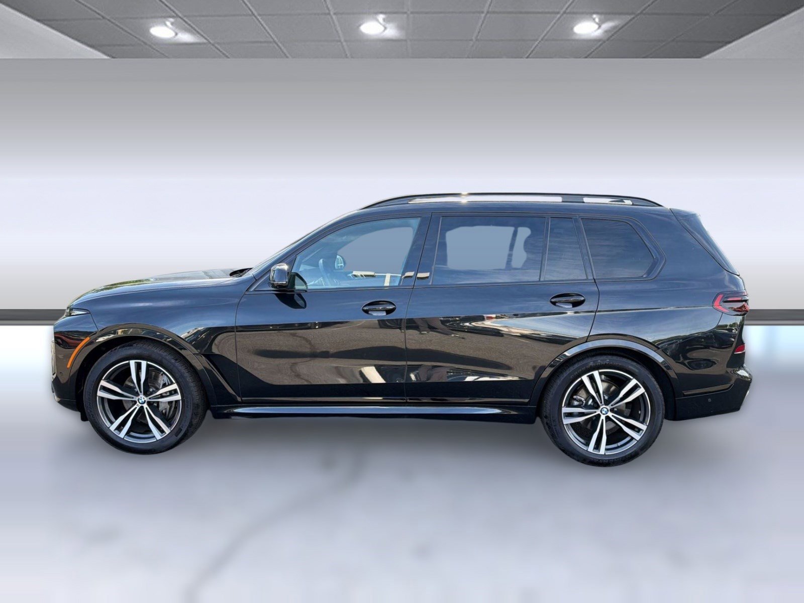 Used 2026 BMW X7 xDrive40i w/ M Sport Package AWD/4WD image 2