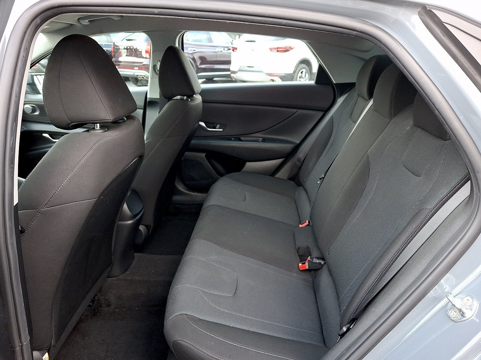 Used 2022 Hyundai Elantra SE FWD image 9