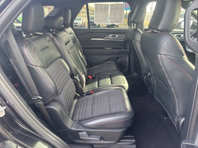 Used 2025 Ford Explorer ST-Line w/ ST-Line Street Pack image 21