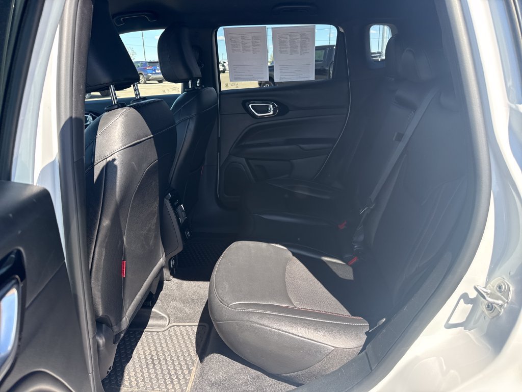 Used 2025 Jeep Compass Trailhawk AWD/4WD image 25