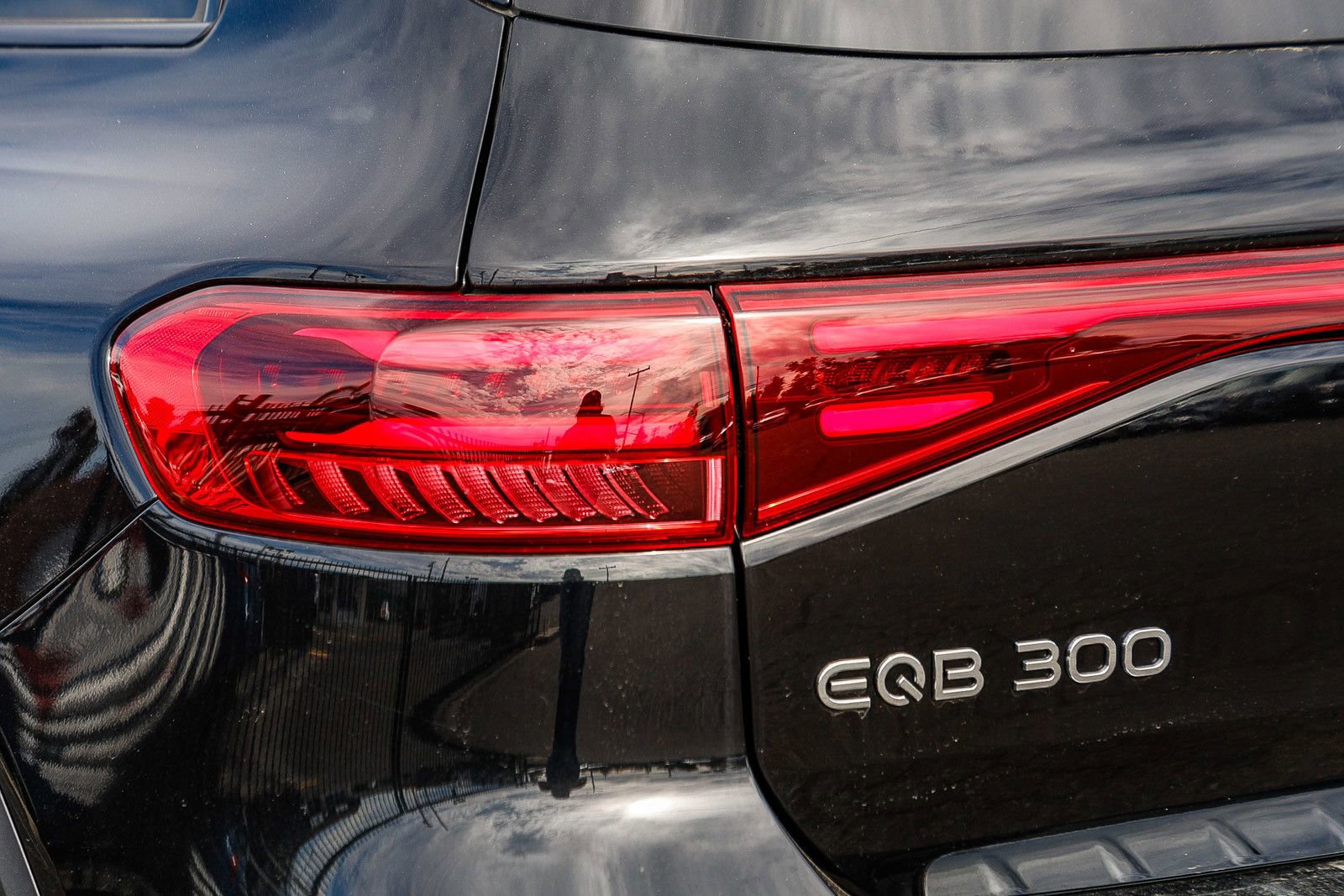 Used 2024 Mercedes-Benz EQB 300 4MATIC image 8