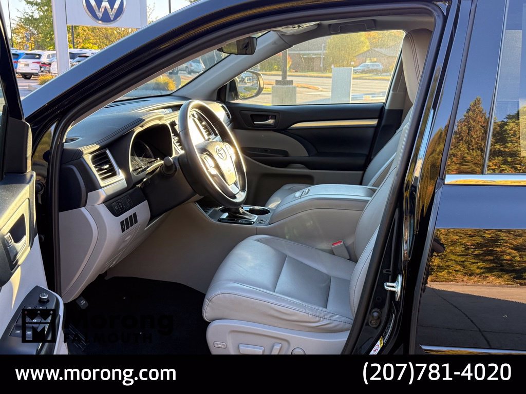 Used 2019 Toyota Highlander XLE AWD/4WD image 28