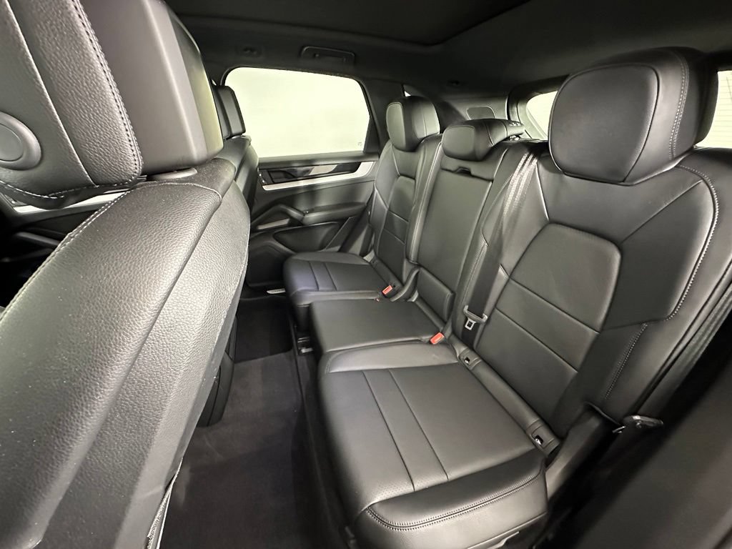 Certified 2024 Porsche Cayenne AWD/4WD image 38