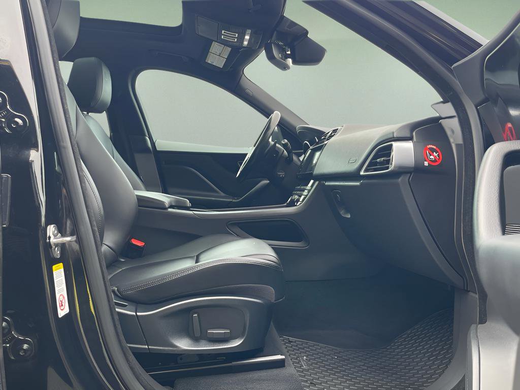 Used 2018 Jaguar F-PACE Premium image 26