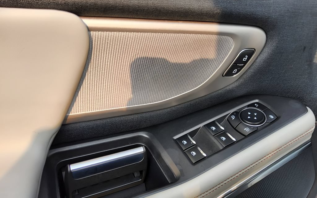 Used 2025 Ford Expedition Active AWD/4WD image 25