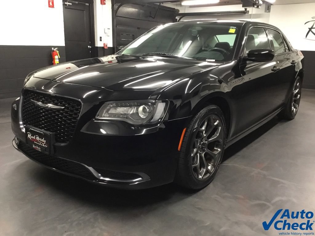 Used 2018 Chrysler 300 Touring w/ Sport Appearance Package RWD image 5