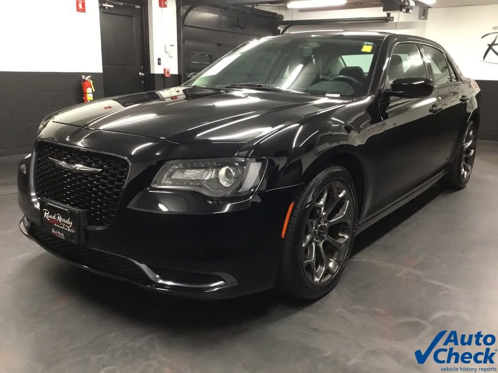 Used 2018 Chrysler 300 Touring w/ Sport Appearance Package RWD image 5