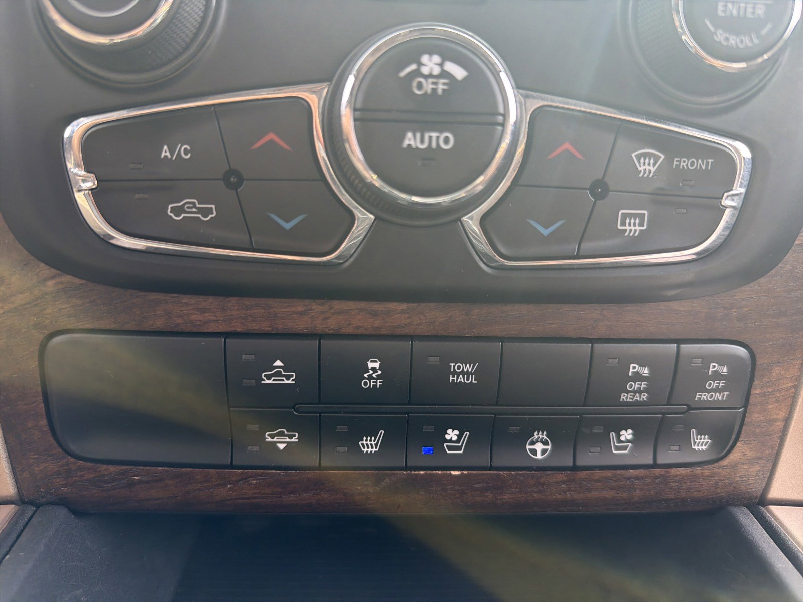 Used 2016 RAM 1500 Laramie Longhorn w/ Convenience Group image 23