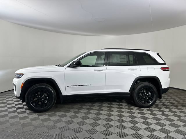 New 2026 Jeep Grand Cherokee Altitude AWD/4WD image 3