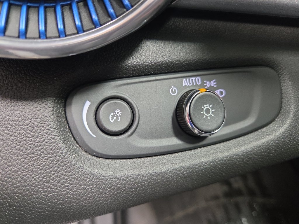 Used 2025 Chevrolet Trax LT w/ LT Convenience Package FWD image 31