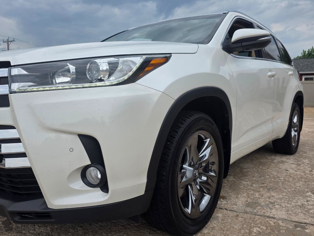 Used 2017 Toyota Highlander Limited Platinum AWD/4WD image 34