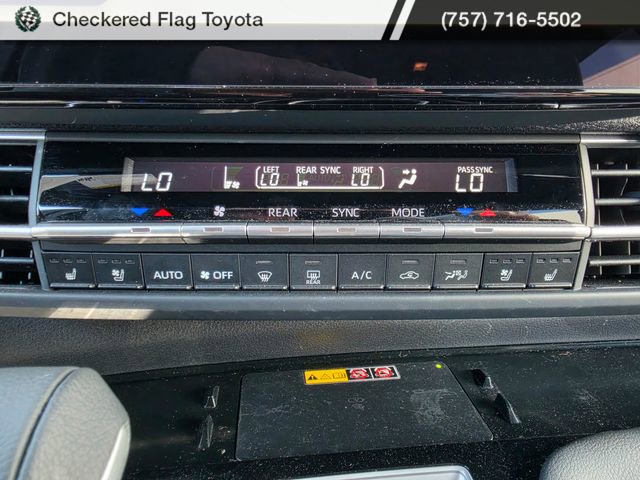 Used 2025 Toyota Sienna Platinum image 18