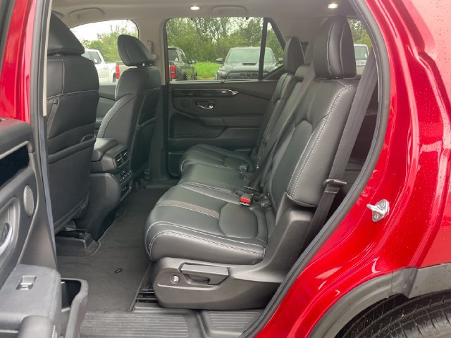 Used 2025 Honda Pilot Touring image 28