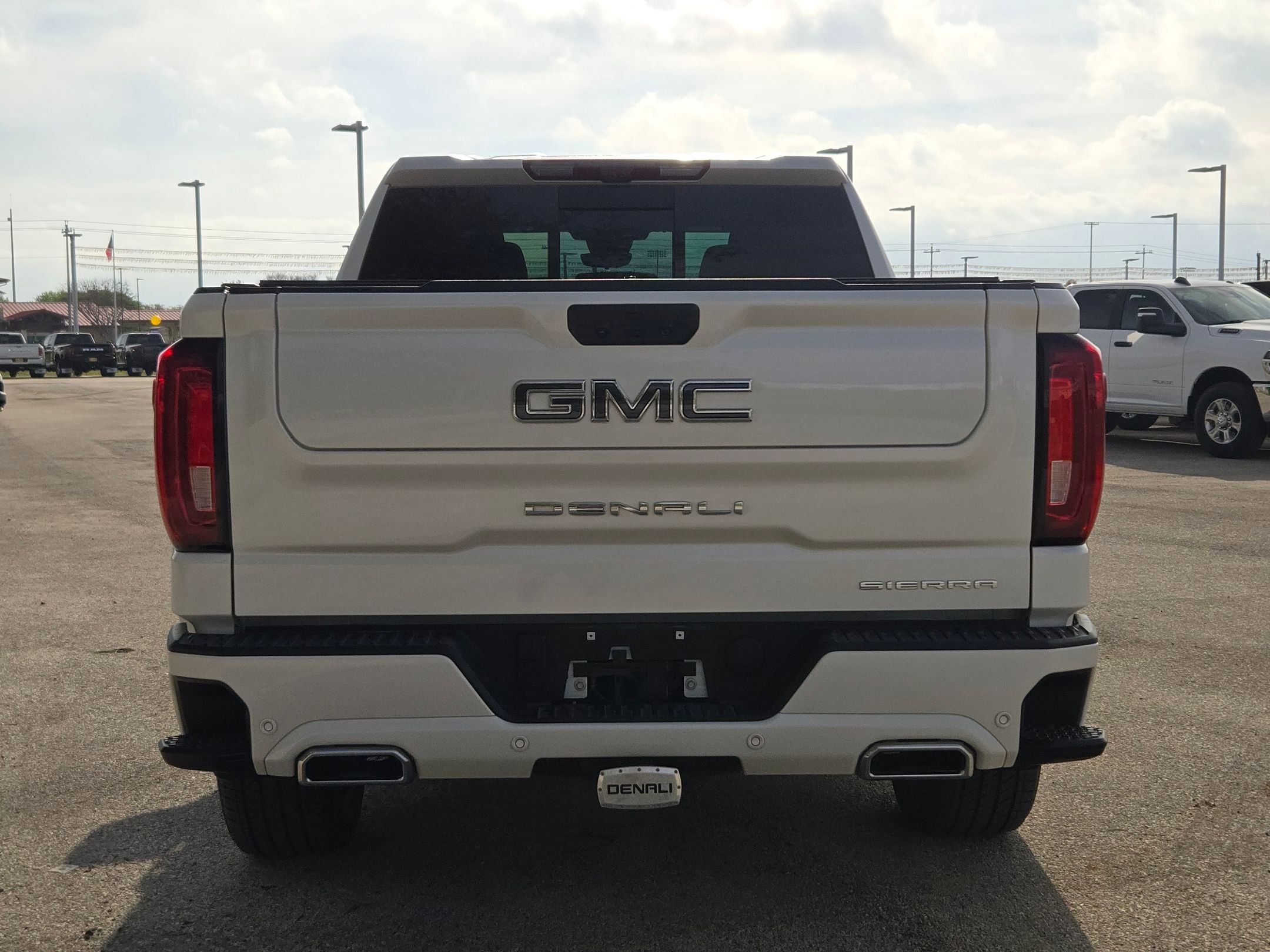 Used 2025 GMC Sierra 1500 Denali Ultimate image 4