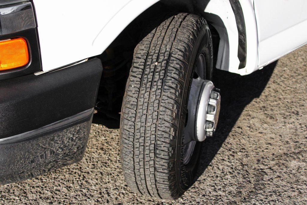 Used 2016 Chevrolet Express 4500 w/ Chrome Appearance Package RWD image 33