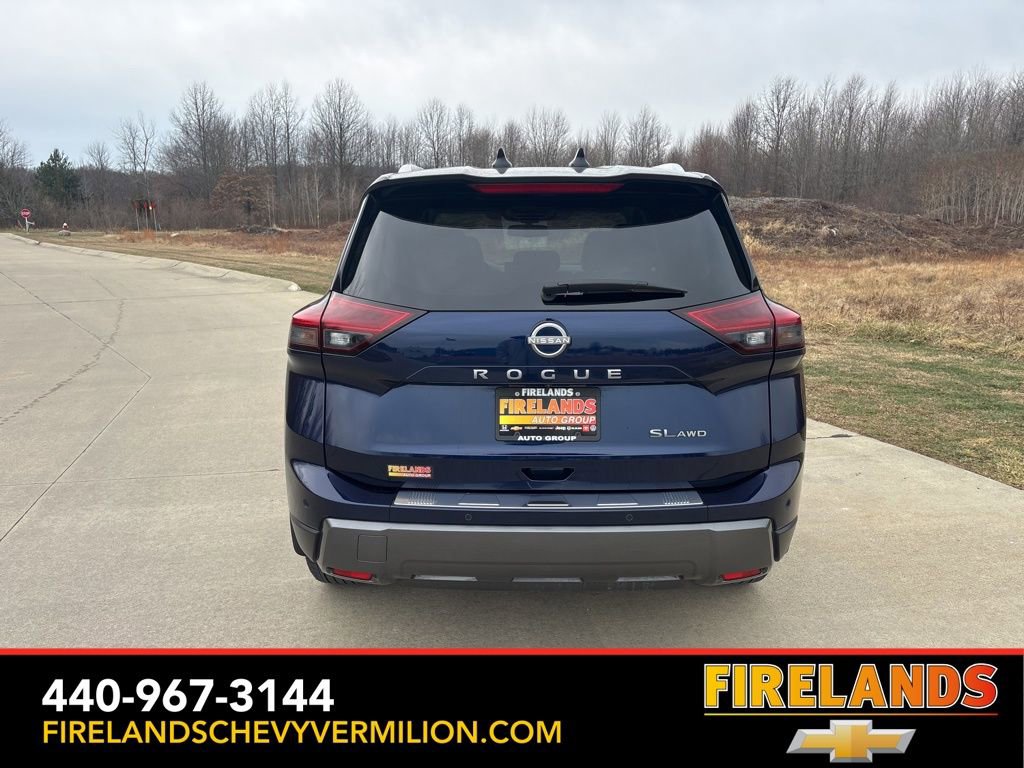 Used 2025 Nissan Rogue SL w/ Tech Package image 8
