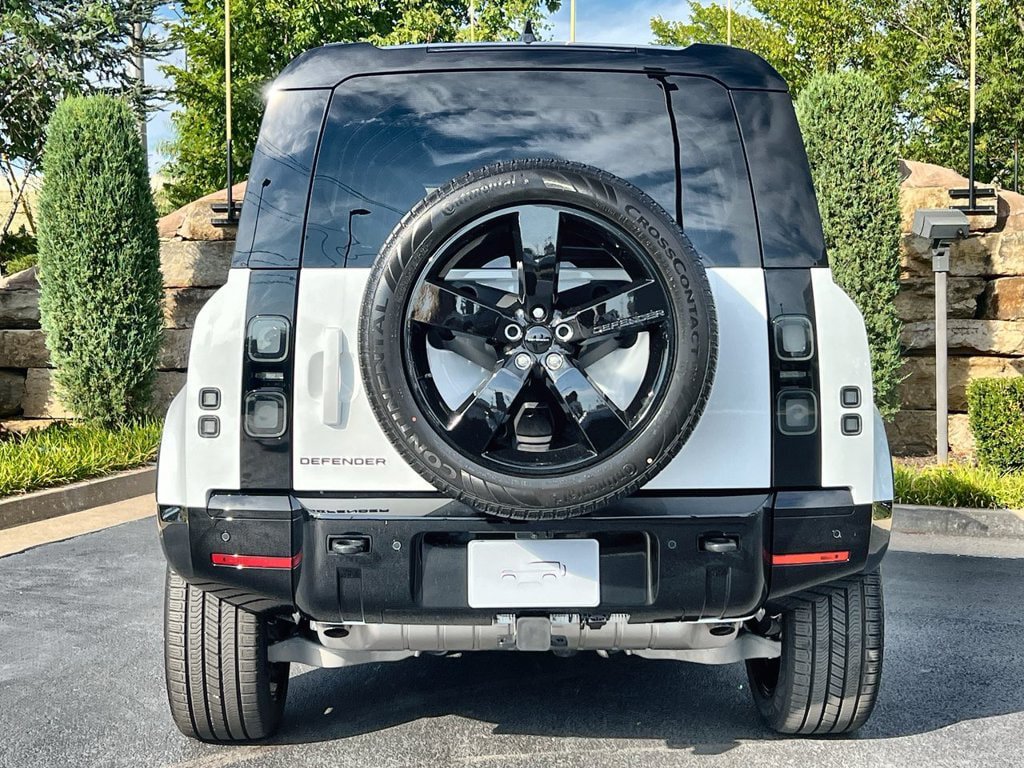 New 2026 Land Rover Defender 110 X-Dynamic SE AWD/4WD image 4