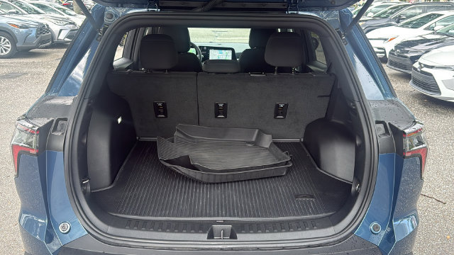 Used 2025 Chevrolet Equinox LT w/ LPO, Floor Liner Package FWD image 8