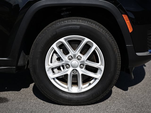 Used 2025 Jeep Grand Cherokee L Laredo w/ Luxury Tech Group I RWD image 9