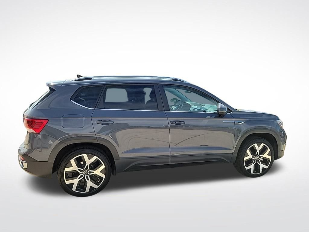 Used 2022 Volkswagen Taos SEL w/ Panoramic Sunroof Package image 6