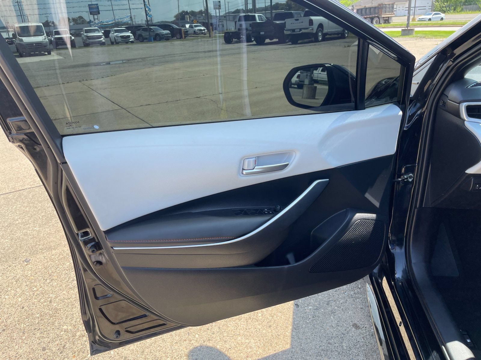 Used 2025 Toyota Corolla FX w/ Convenience Package FWD image 11