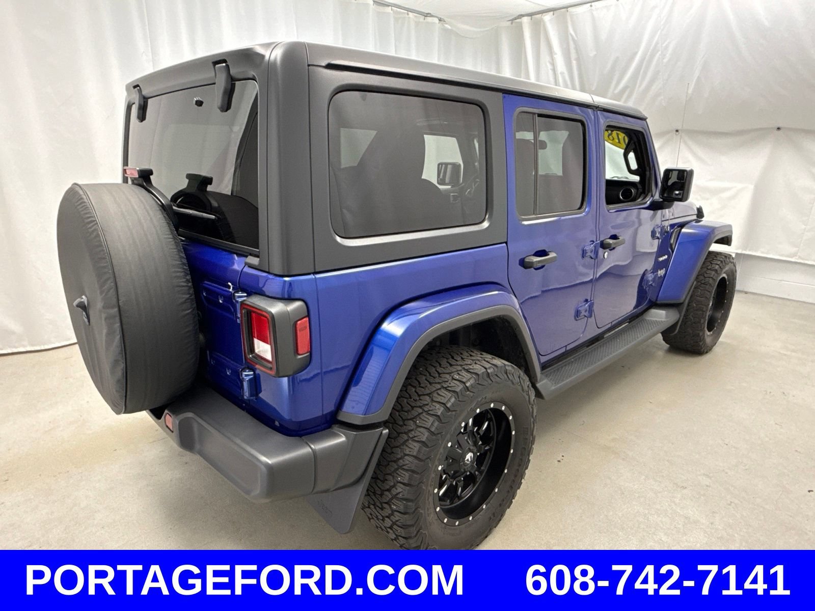 Used 2018 Jeep Wrangler Unlimited Sahara w/ Cold Weather Group AWD/4WD image 2