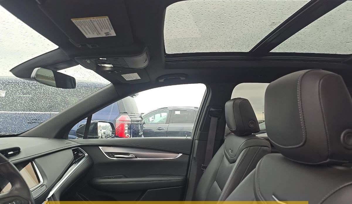 Used 2024 Cadillac XT6 Luxury w/ LPO, Floor Liner Package AWD/4WD image 16