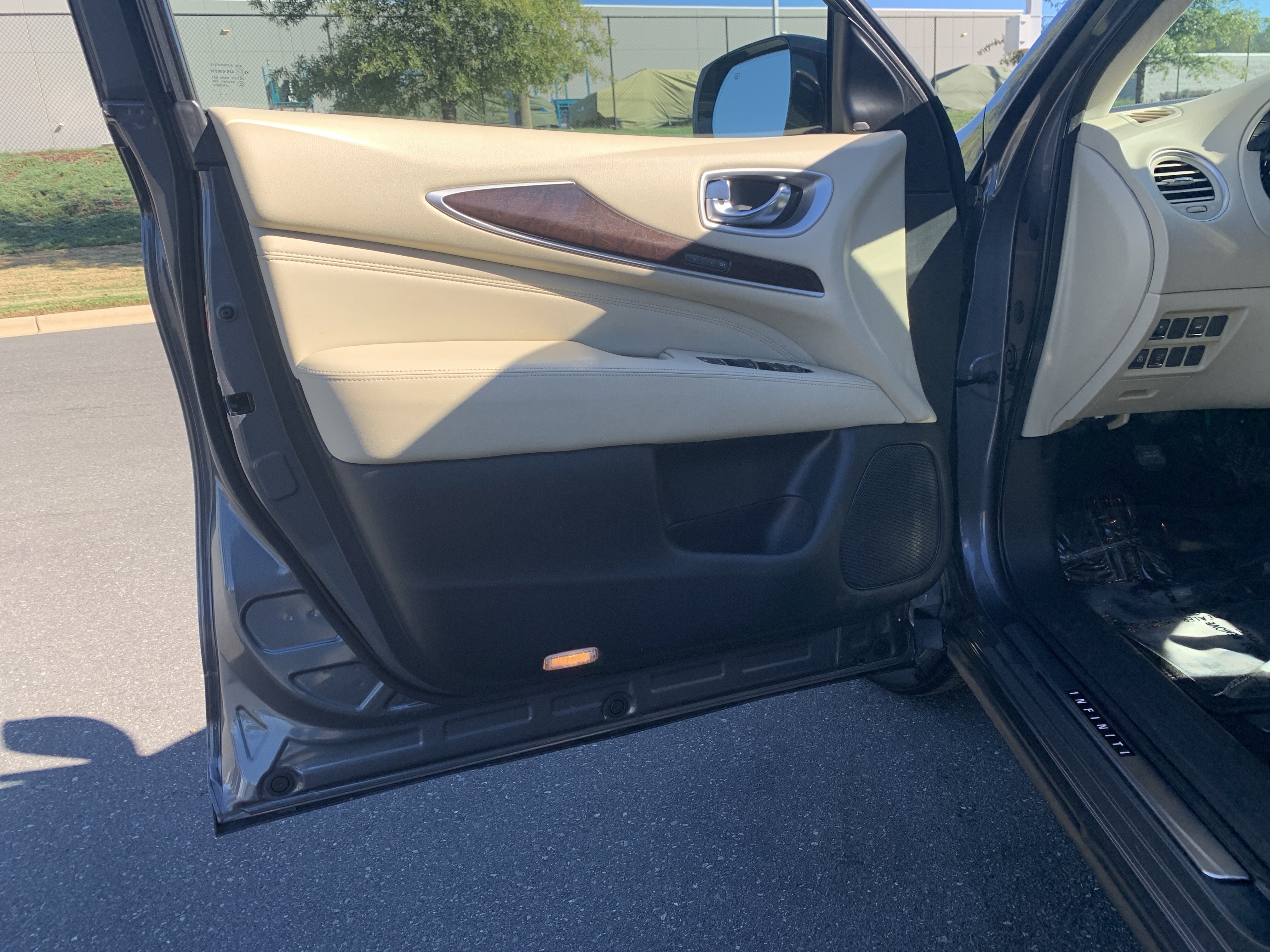 Used 2020 INFINITI QX60 Luxe w/ Sensory Package AWD/4WD image 14