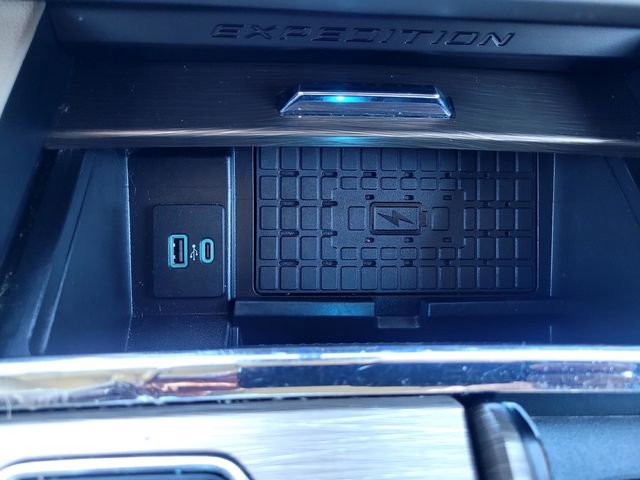 Used 2024 Ford Expedition Limited image 19