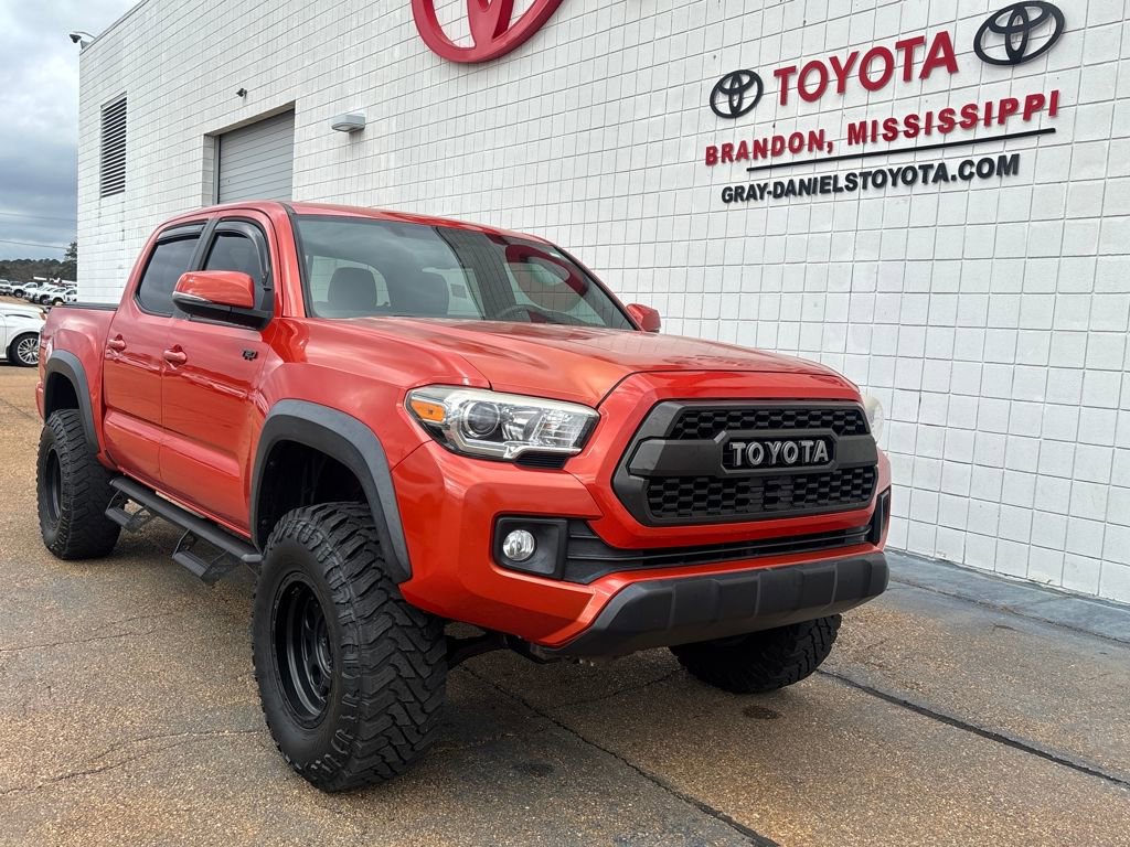 Used 2017 Toyota Tacoma TRD Off-Road image 3