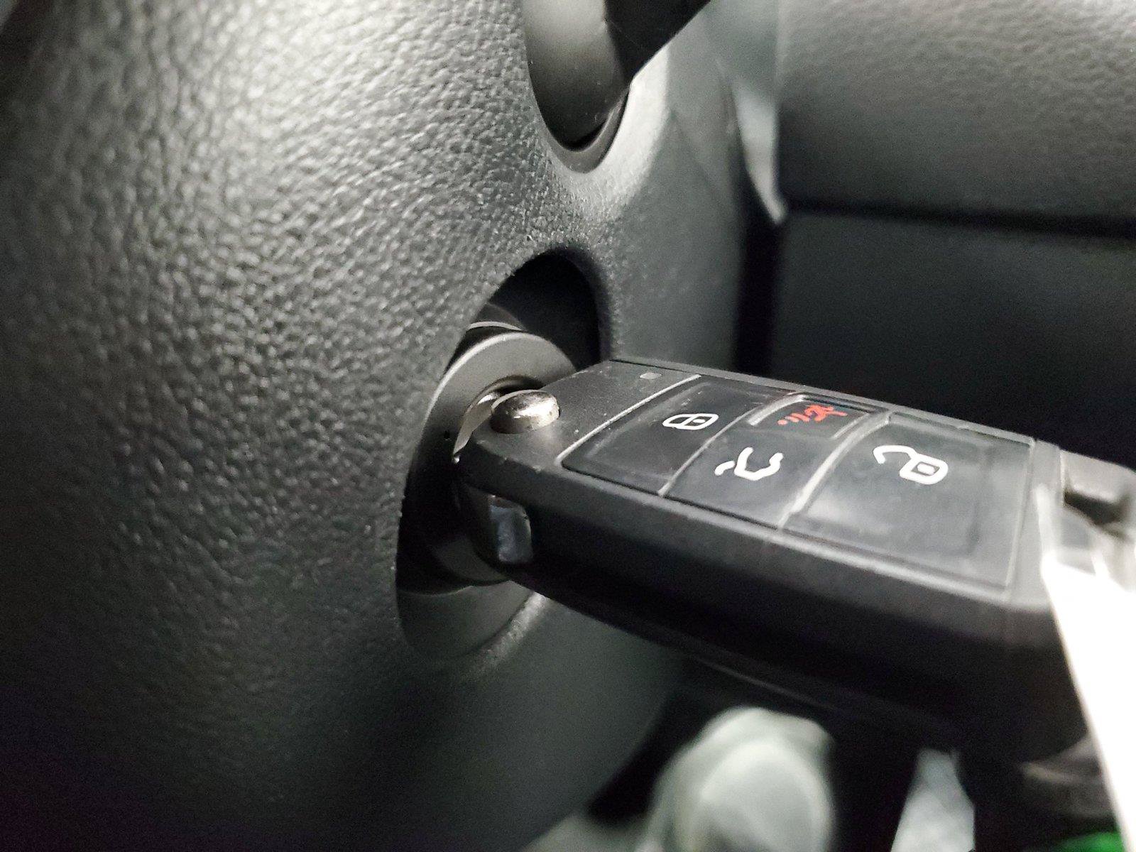 Used 2017 Volkswagen Golf 4-Door FWD image 32