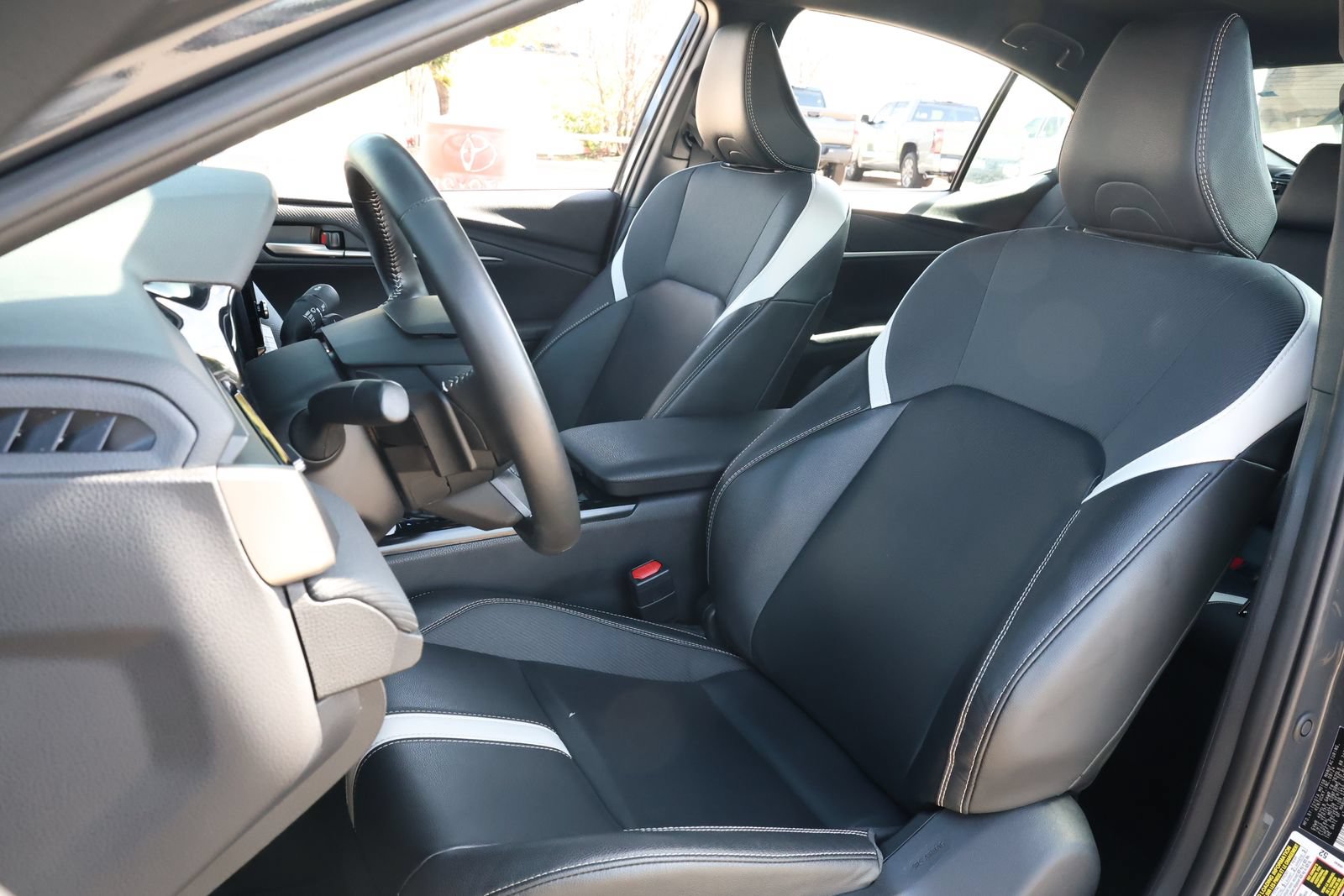 Used 2025 Toyota Camry Hybrid FWD image 27
