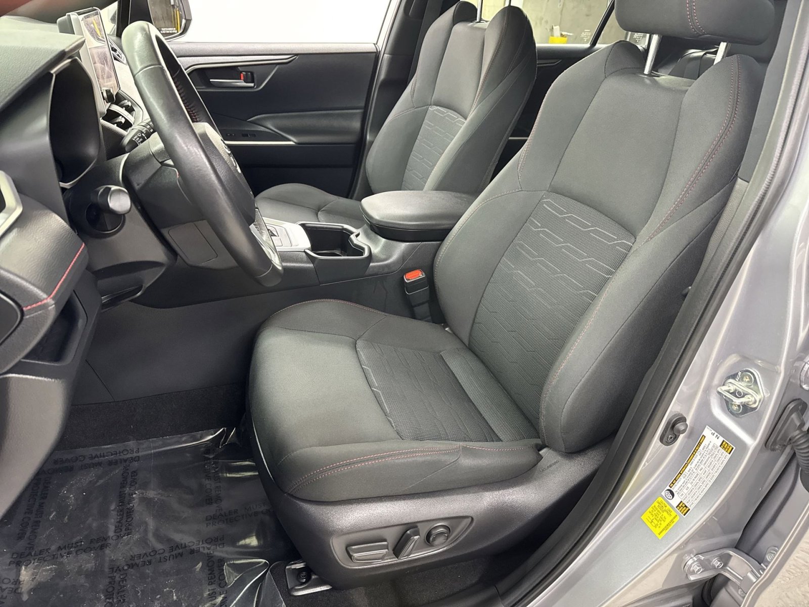 Used 2024 Toyota RAV4 SE image 17