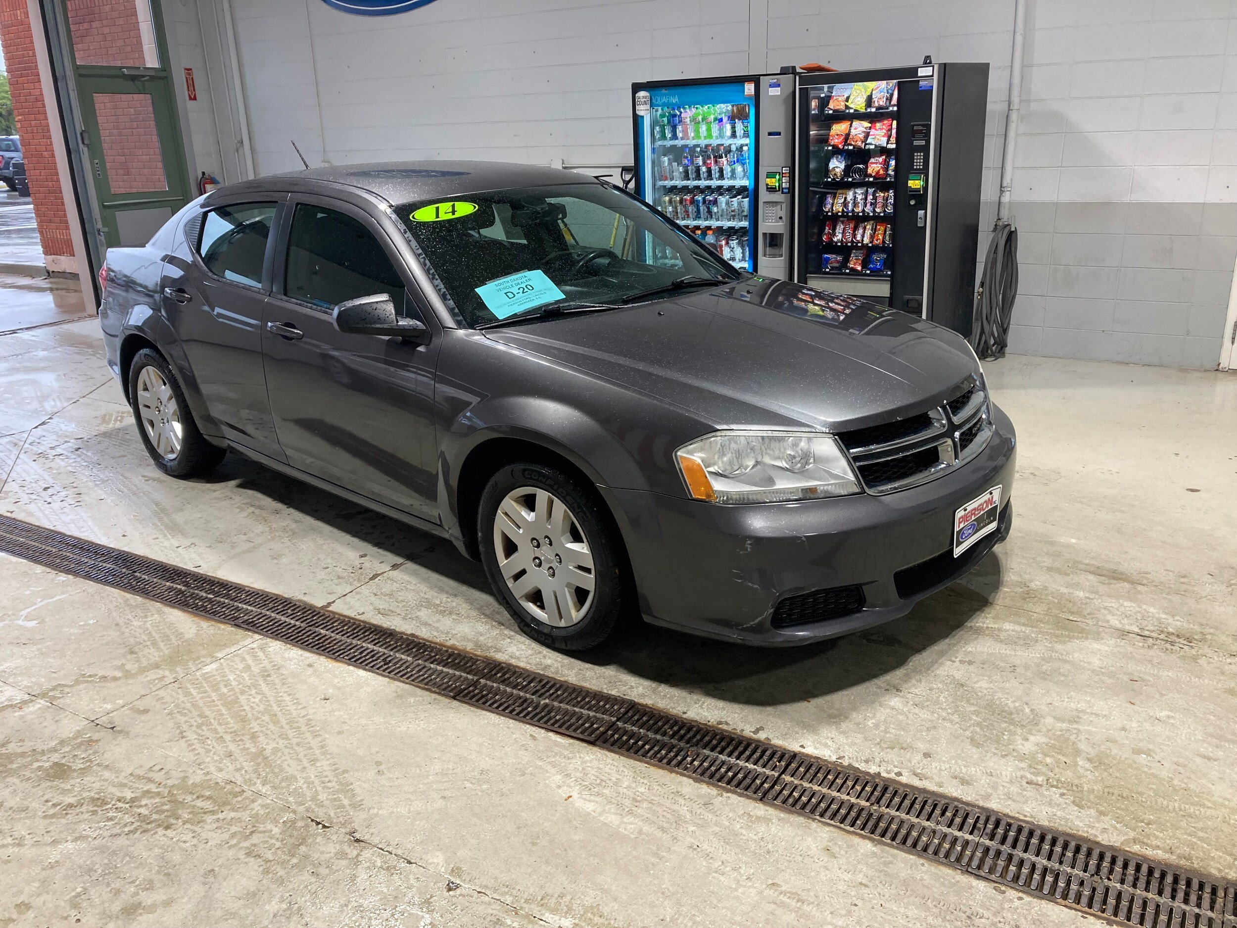 Used 2014 Dodge Avenger SE FWD image 3