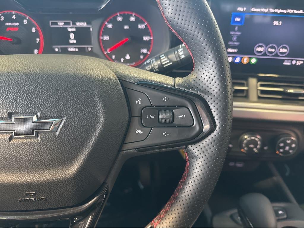Used 2025 Chevrolet Trax RS FWD image 20