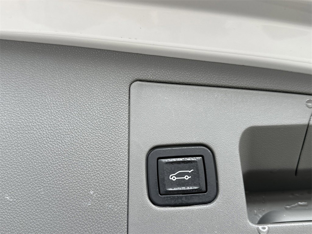 Used 2017 Cadillac XT5 Luxury w/ Driver Awareness Package image 28