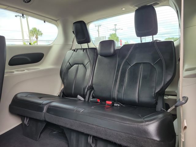Used 2022 Chrysler Pacifica Touring-L AWD/4WD image 12