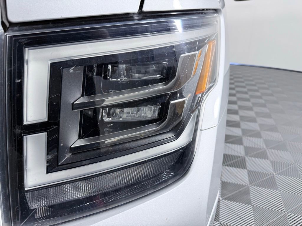 Used 2020 Nissan Titan SL w/ Moonroof Package image 29