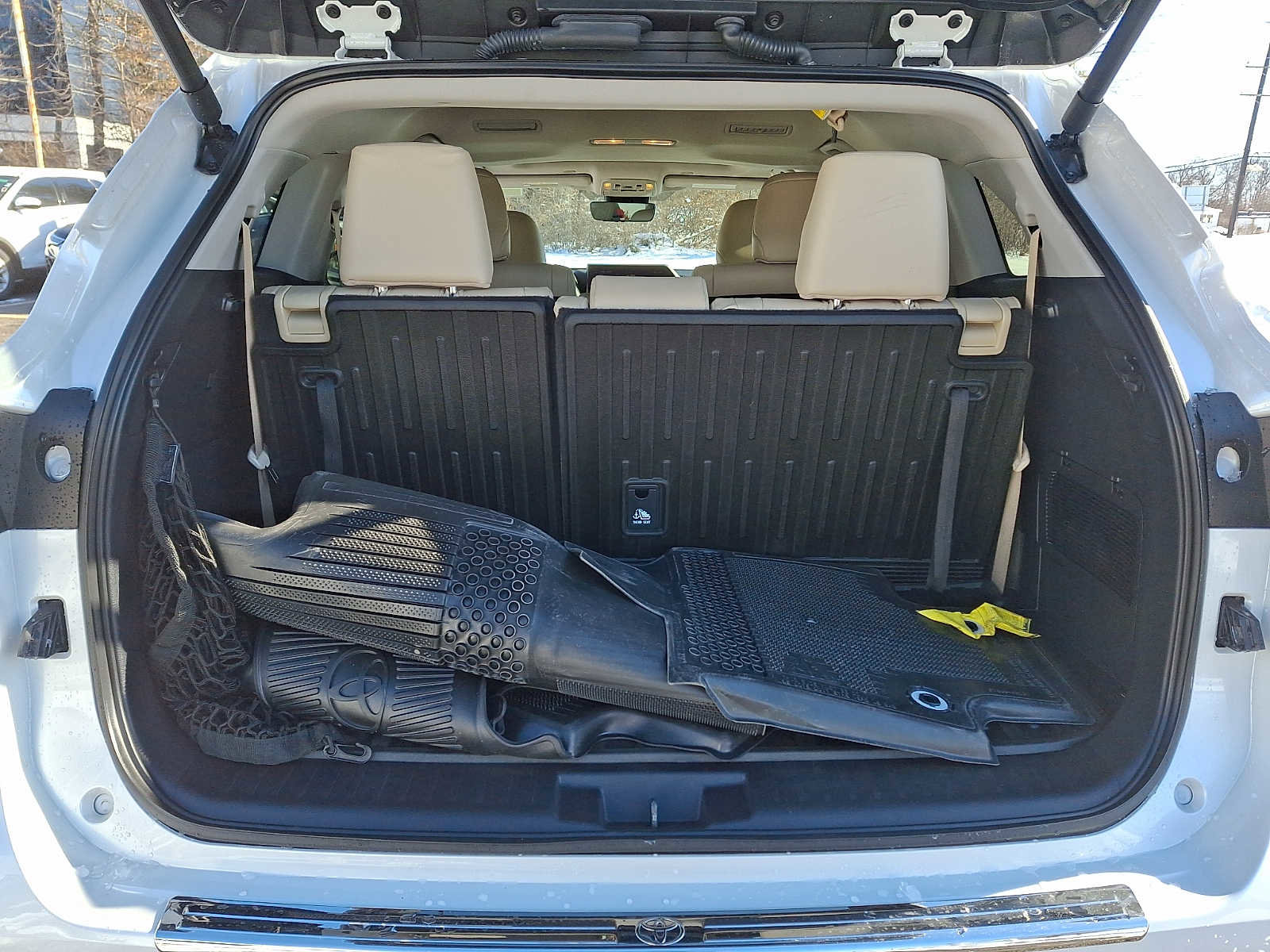 Used 2024 Toyota Highlander Limited image 29