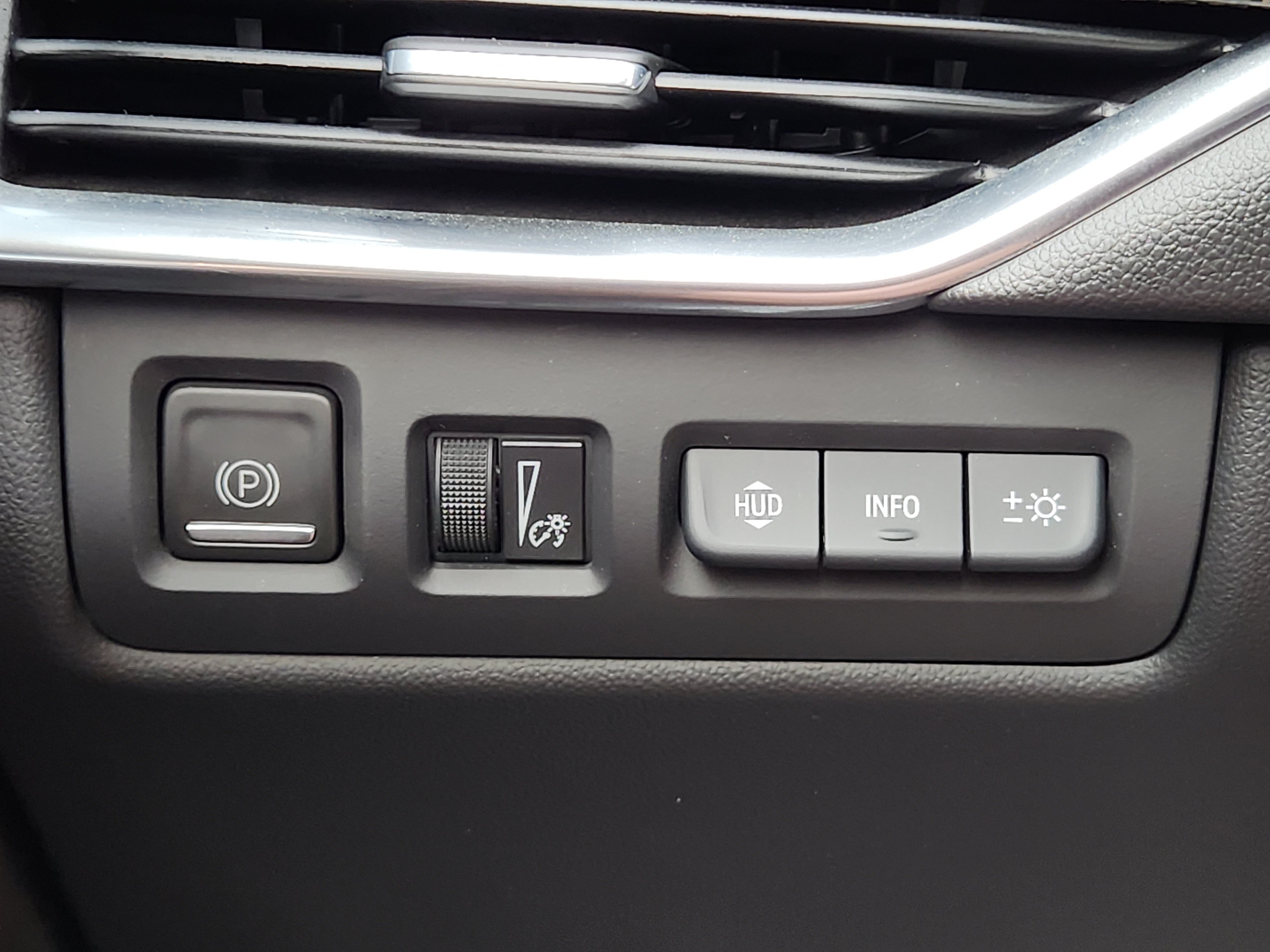 Used 2022 Cadillac XT4 Sport w/ Sun And Sound Package AWD/4WD image 25