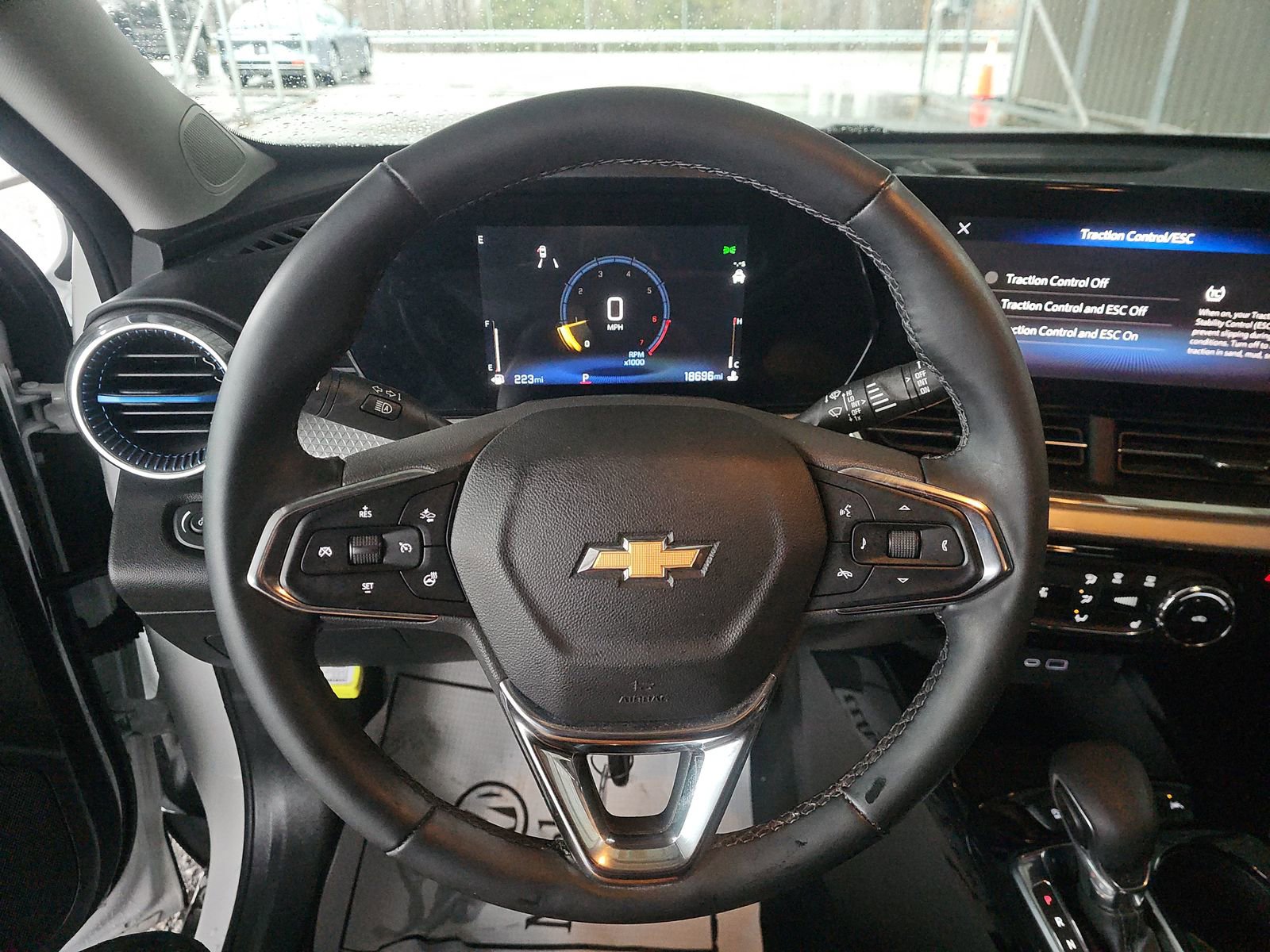 Used 2025 Chevrolet Trax LT w/ LT Convenience Package image 17