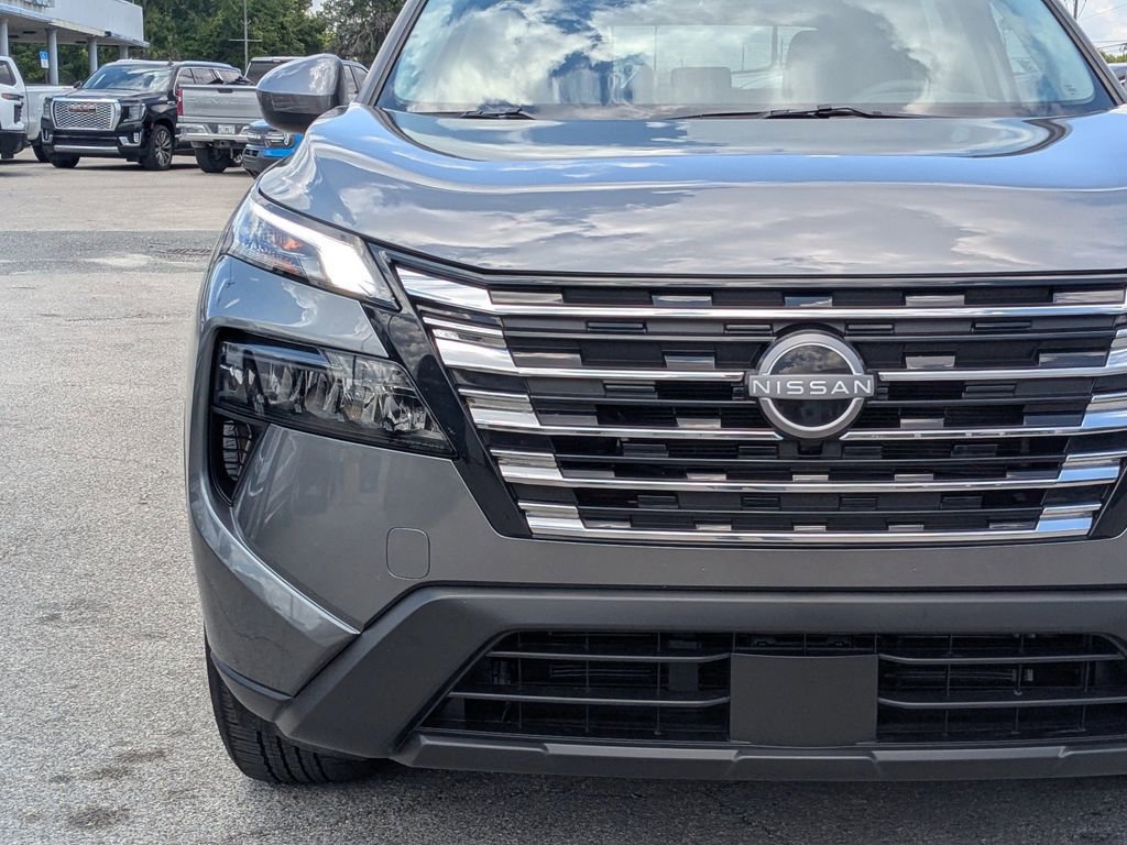 Used 2025 Nissan Rogue SV FWD image 9