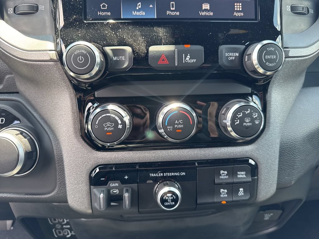 New 2025 RAM 1500 Tradesman AWD/4WD image 17