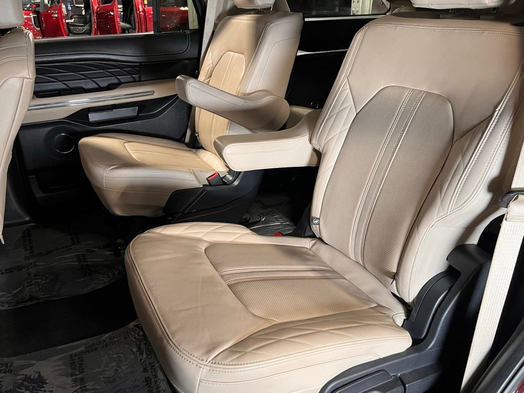 Used 2023 Ford Expedition Platinum AWD/4WD image 15