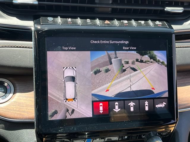 Used 2022 Jeep Grand Cherokee Summit w/ Advanced Protech Group IV AWD/4WD image 18