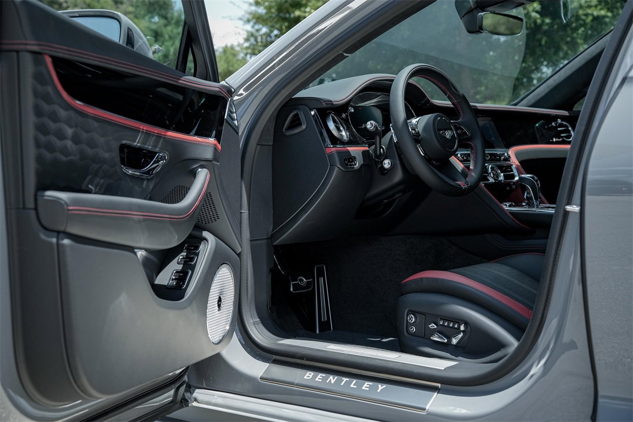 New 2025 Bentley Flying Spur Plug-In Hybrid image 18