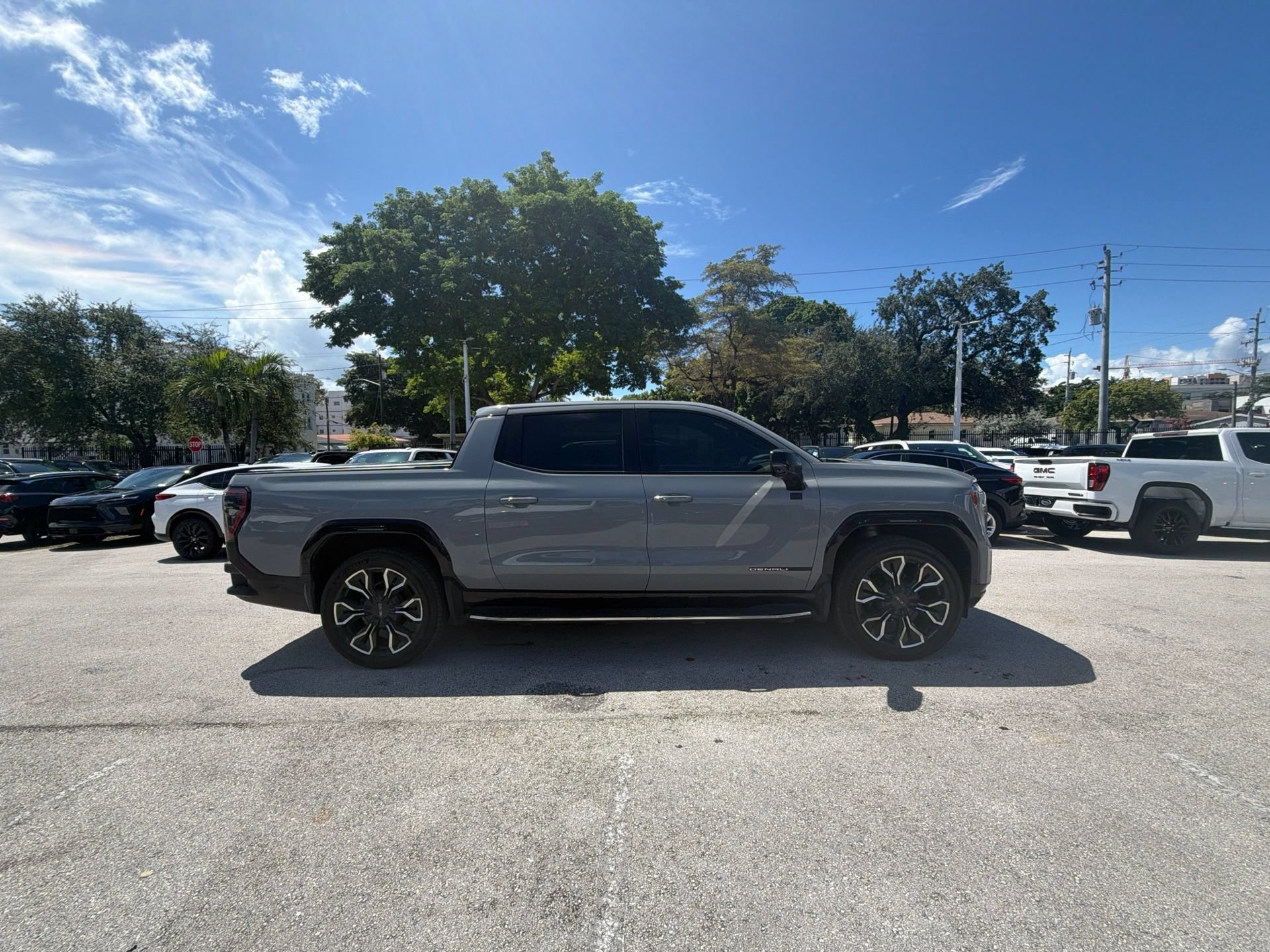 Used 2024 GMC Sierra EV Denali AWD/4WD image 4