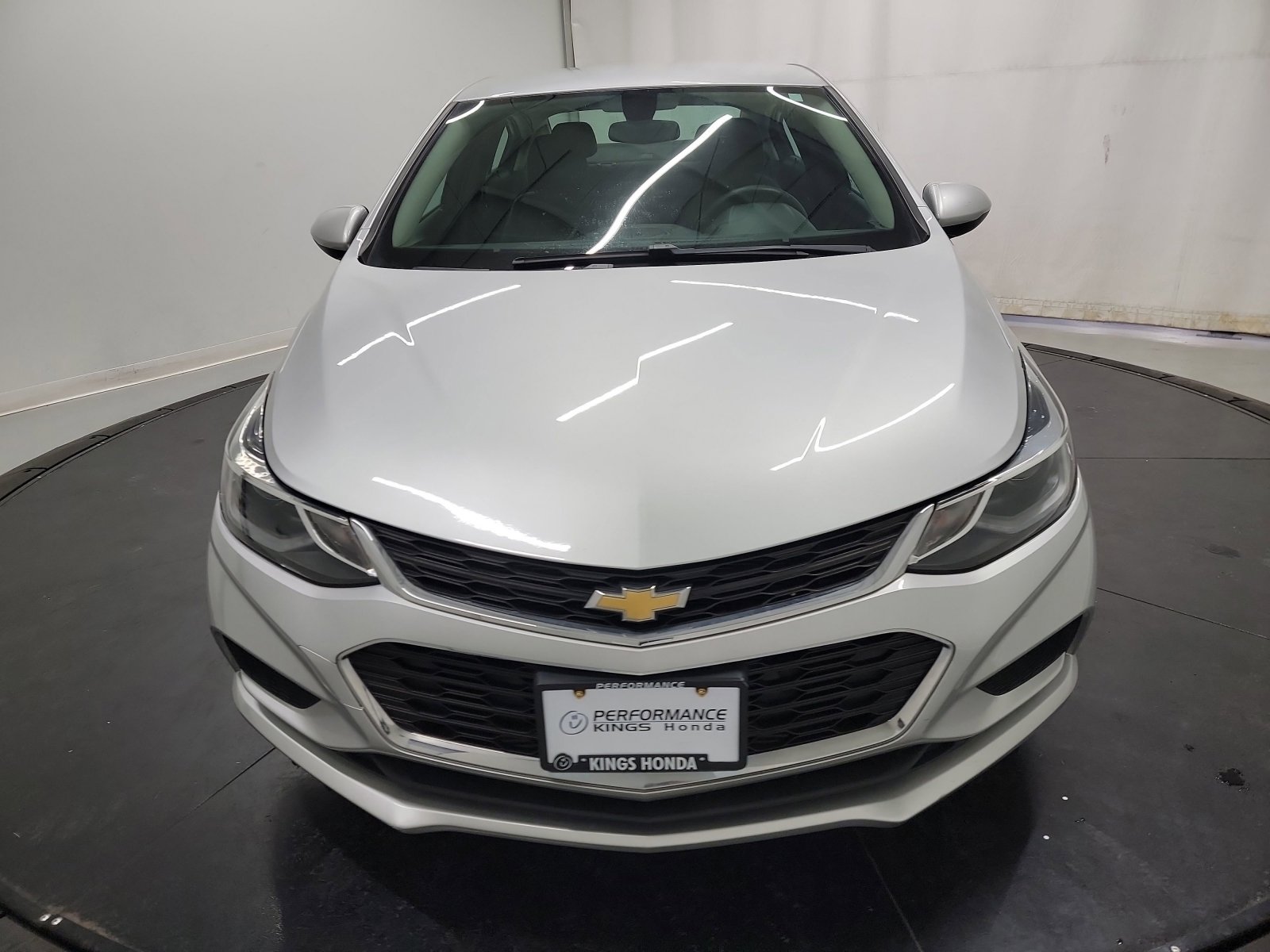 Used 2017 Chevrolet Cruze LT image 2