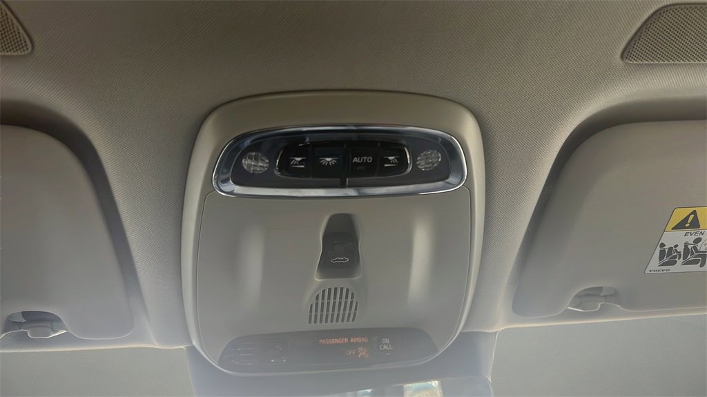 Used 2018 Volvo XC60 T5 Momentum w/ Vision Package image 29