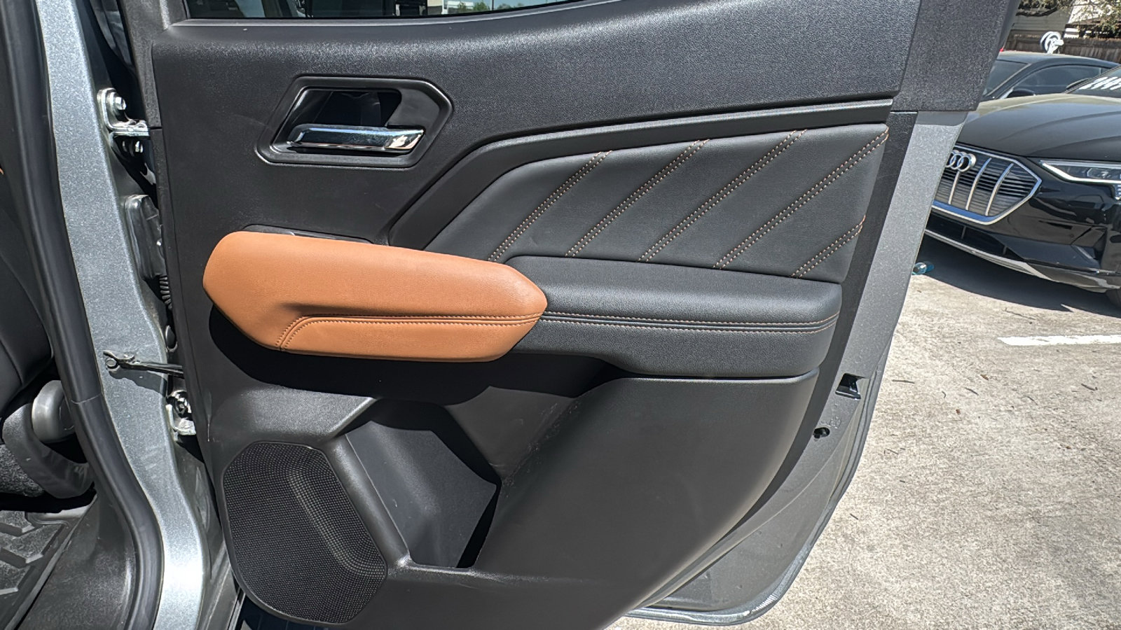 Used 2025 GMC Canyon AT4 image 26